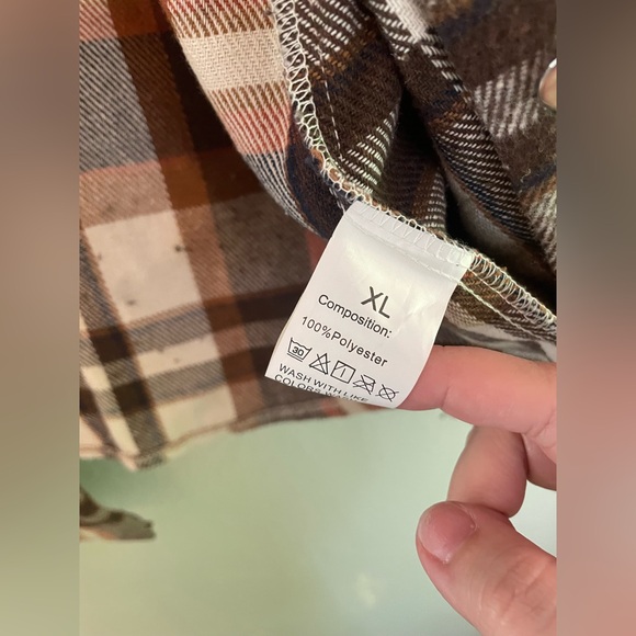 NWOT Button Up Plaid Jacket (100% Polyester) - Picture 4 of 5